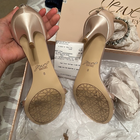 Only worn for about an hour for indoor ceremony - Picture 3 of 3